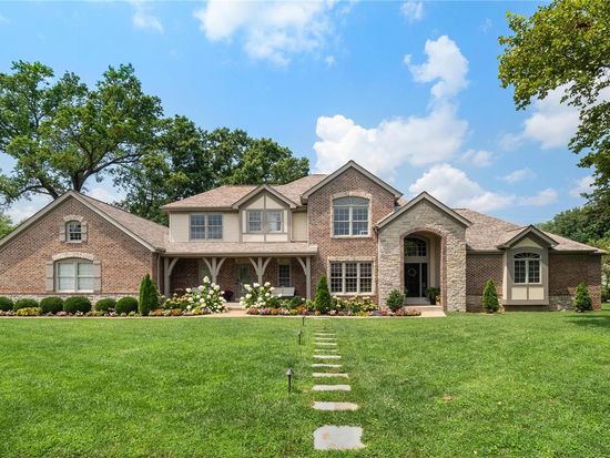 3 Sleepy Hollow Ln, Saint Louis, MO 63132