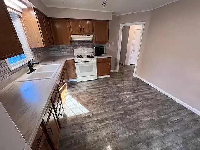 2 bed, 1.0 bath, $1,430 — Photo 4