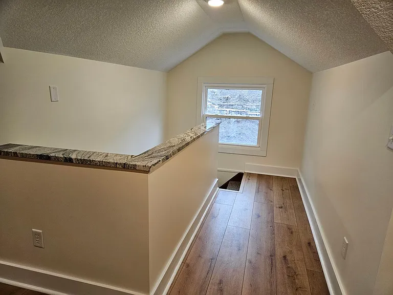 2419 Middle Rd — Photo 11