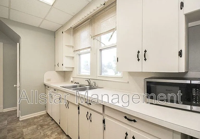 1562 Huguelet St — Photo 13