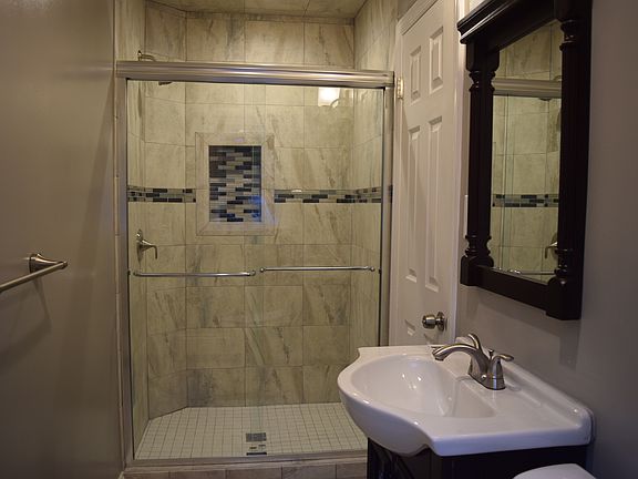 Full bath in master suite