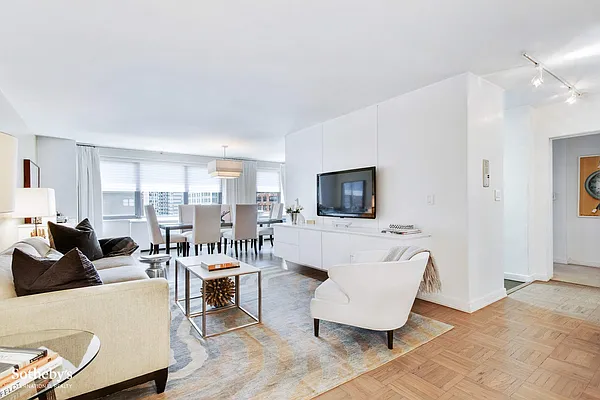Sold by Sotheby's International Realty | media 14