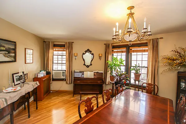 Sold by Remax City Square | media 44