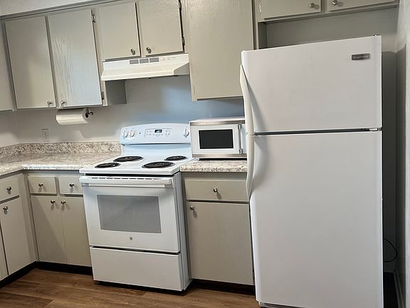 4th image of 813 SE G St APT A