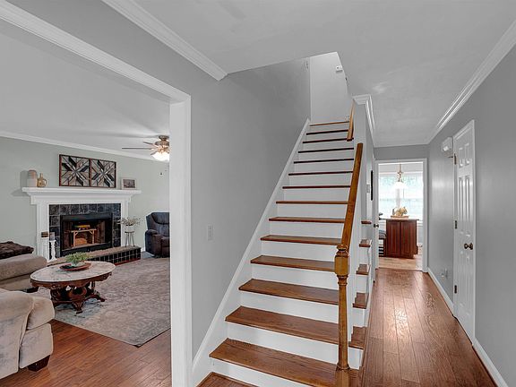 3rd image of 14 China Rose Ct