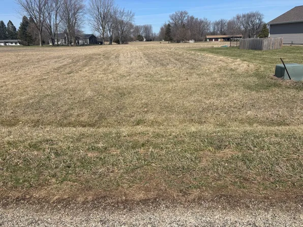 932 Willow Wood Dr, Varna, IL 61375