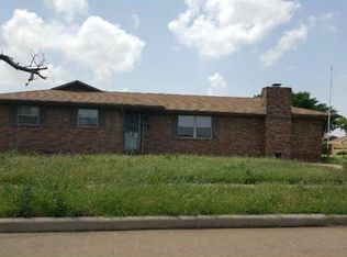 2113 N Bluebird Ln, Altus, OK 73521