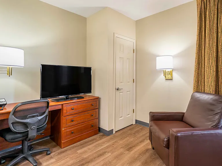 Studio Suite - 2 Full Beds