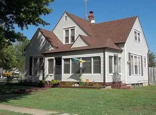 915 4th St, Monett, MO 65708