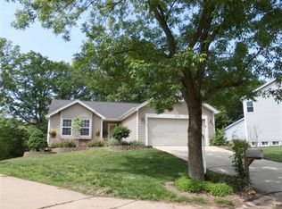507 Oaktree Crossing Ct, Ballwin, MO 63021