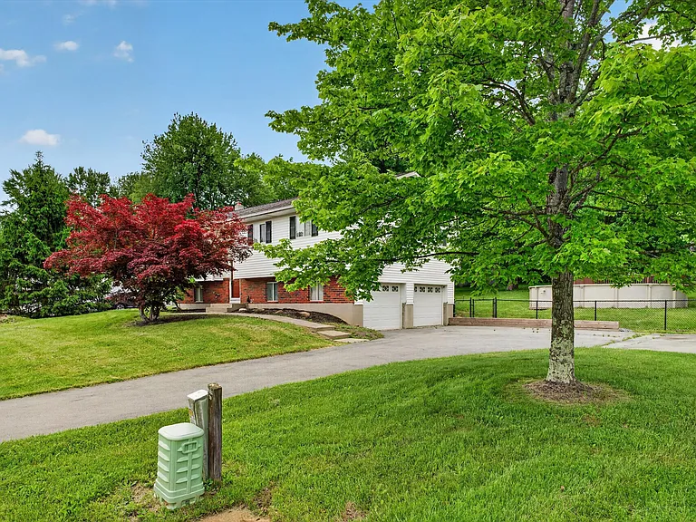 76 Maureen Dr — Photo 7