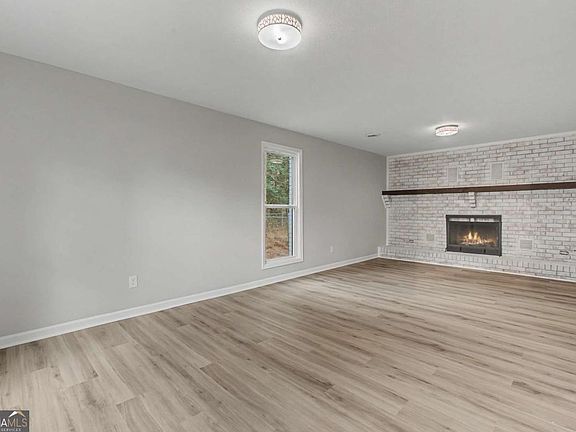 5th image of 2229 Martin Way
