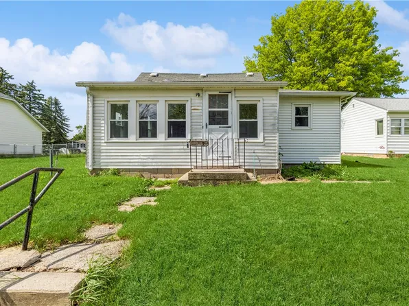 405 5th St SW, State Center, IA 50247