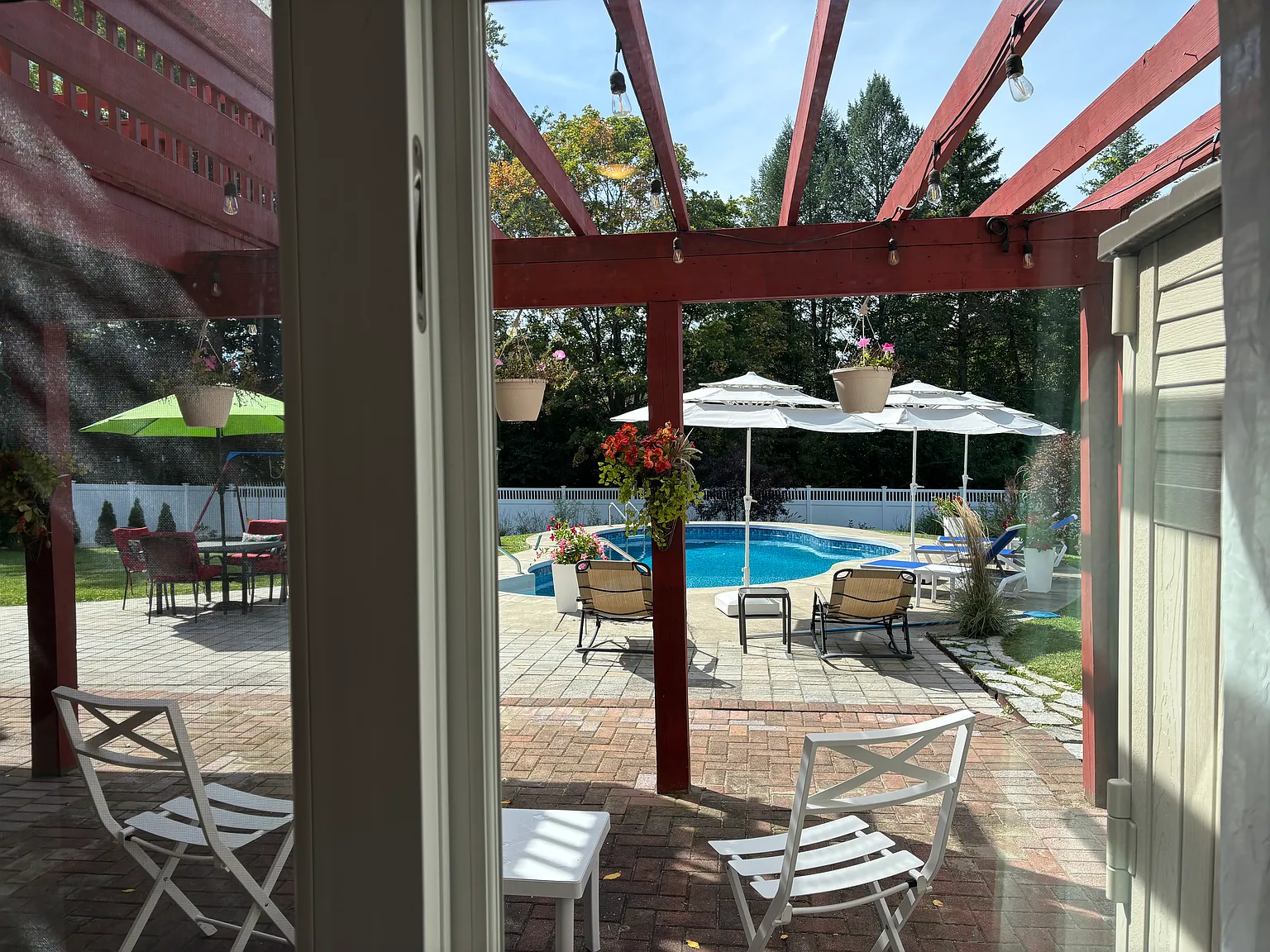 2 bed, 1000 sqft, $2,050 — Photo 2