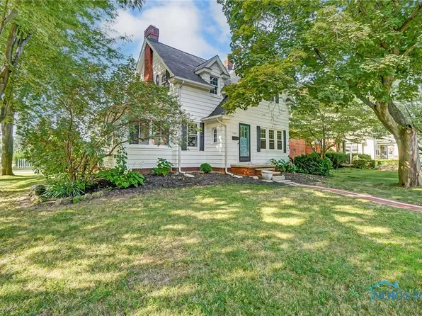 2756 Eastmoreland Dr, Oregon, OH 43616