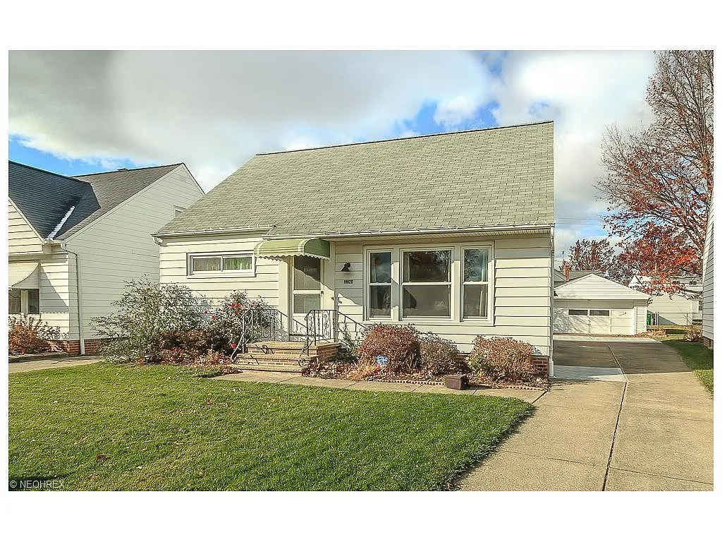 23961 Puritan Ave photo 1