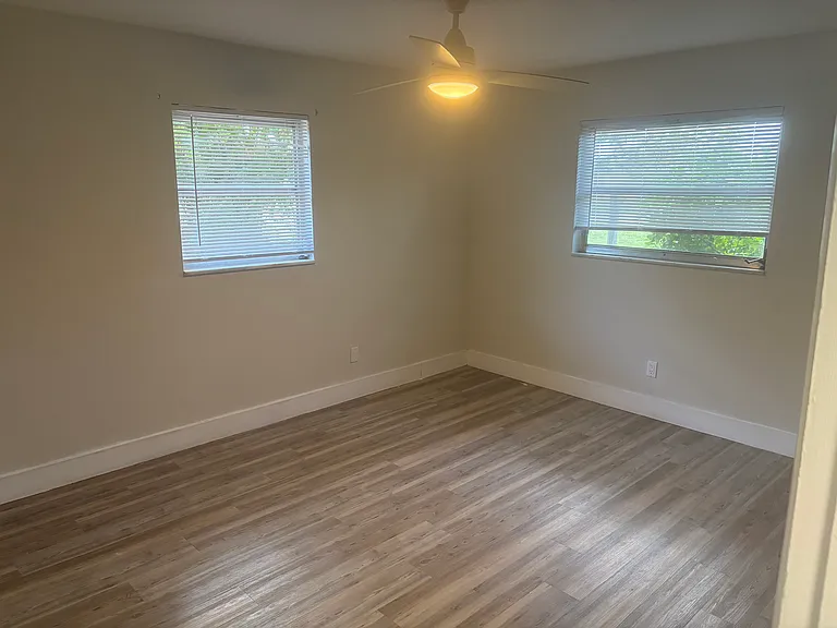 2525 SE 16th Pl — Photo 6