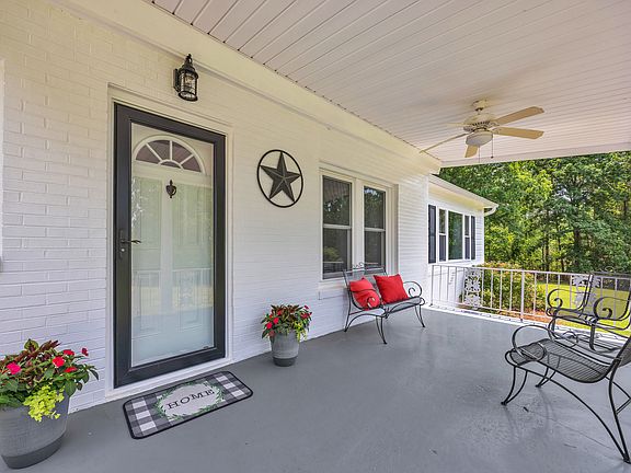 2nd image of 3804 Lippard Ln