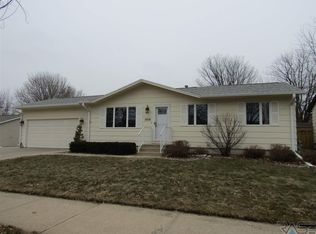 3008 S Steven Dr, Sioux Falls, SD 57106