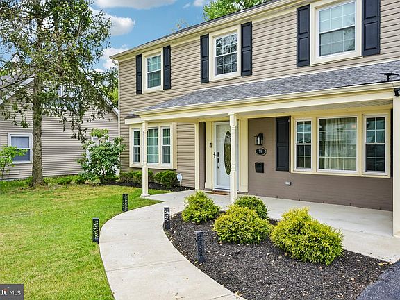 3rd image of 29 Bartlett Ln