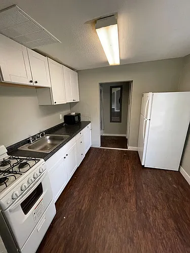 556 N. Clay Photo 1