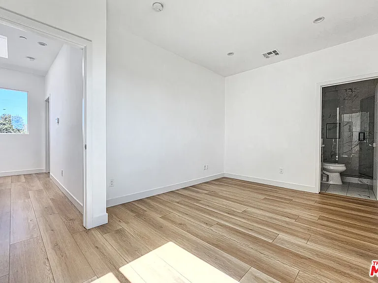 1923 1/2 Carmona Ave — Photo 23