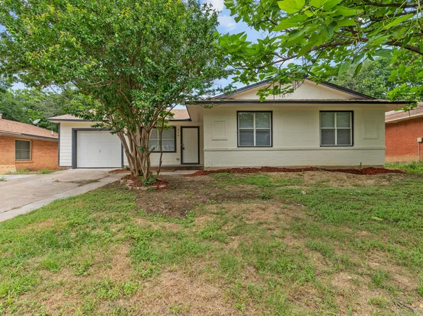 518 W Phillips Ct, Grand Prairie, TX 75051