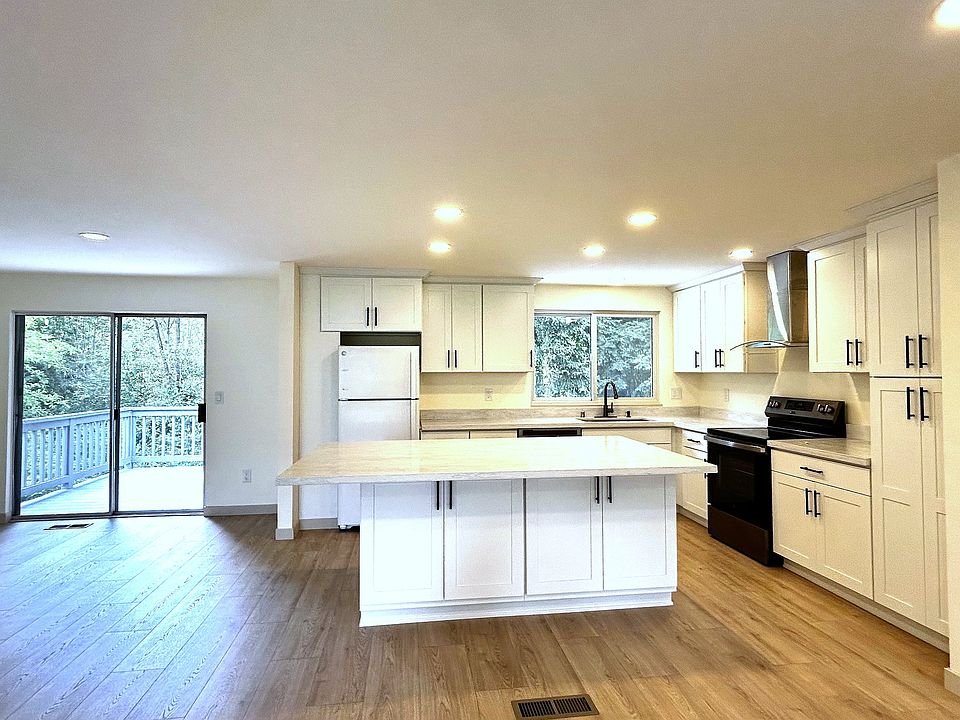 1st image of 10633 164th Ave NE
