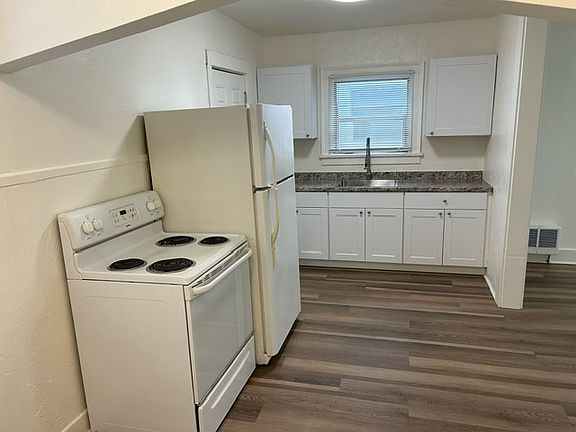 3rd image of 2301 Pacific Ave