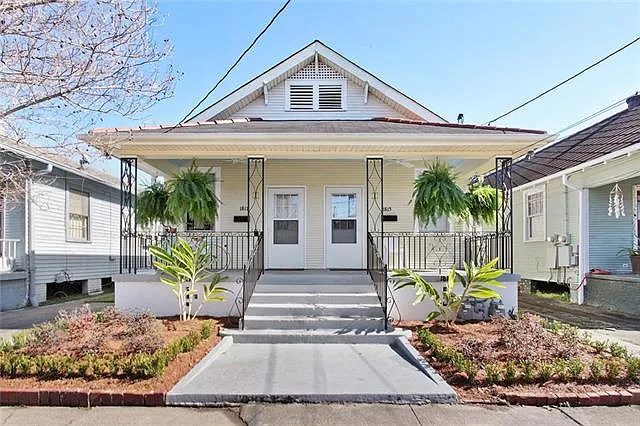 1817 Lowerline St