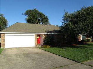 304 Beechwood St, Lake Jackson, TX 77566