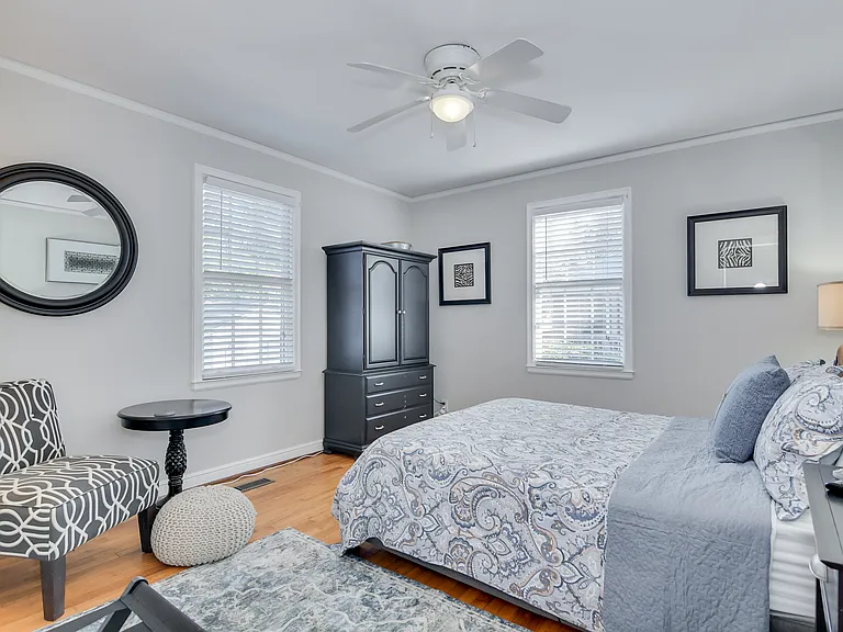 2631 Oakland Ave — Photo 33