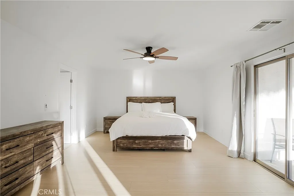 4 bed, 2025 sqft, $4,250 — Photo 4