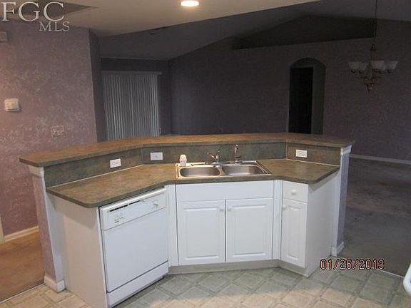 5th image of 118 NW 29th Pl