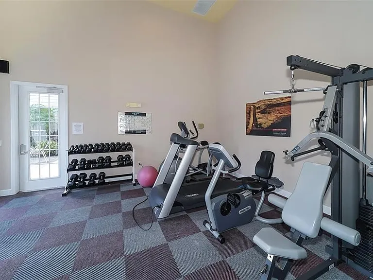 7658 Plantation Cir — Photo 15