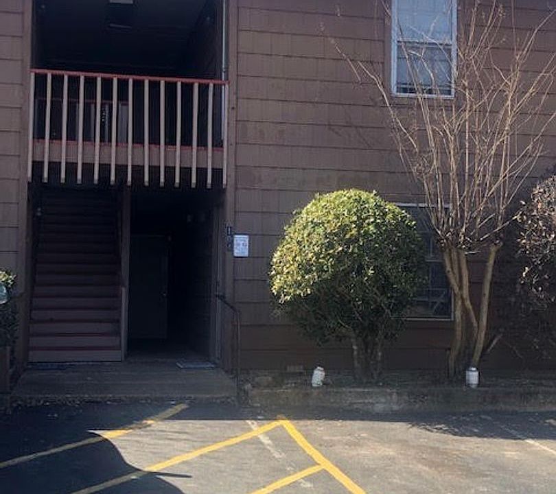 2nd image of 2222-2226 E Price St #207