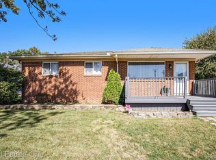 2895 Golfers Dr, Highland, MI