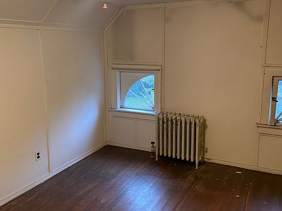 2nd image of 100 Gould St