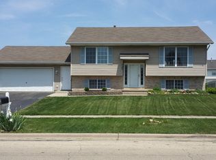 727 Tyler St, Genoa, IL 60135