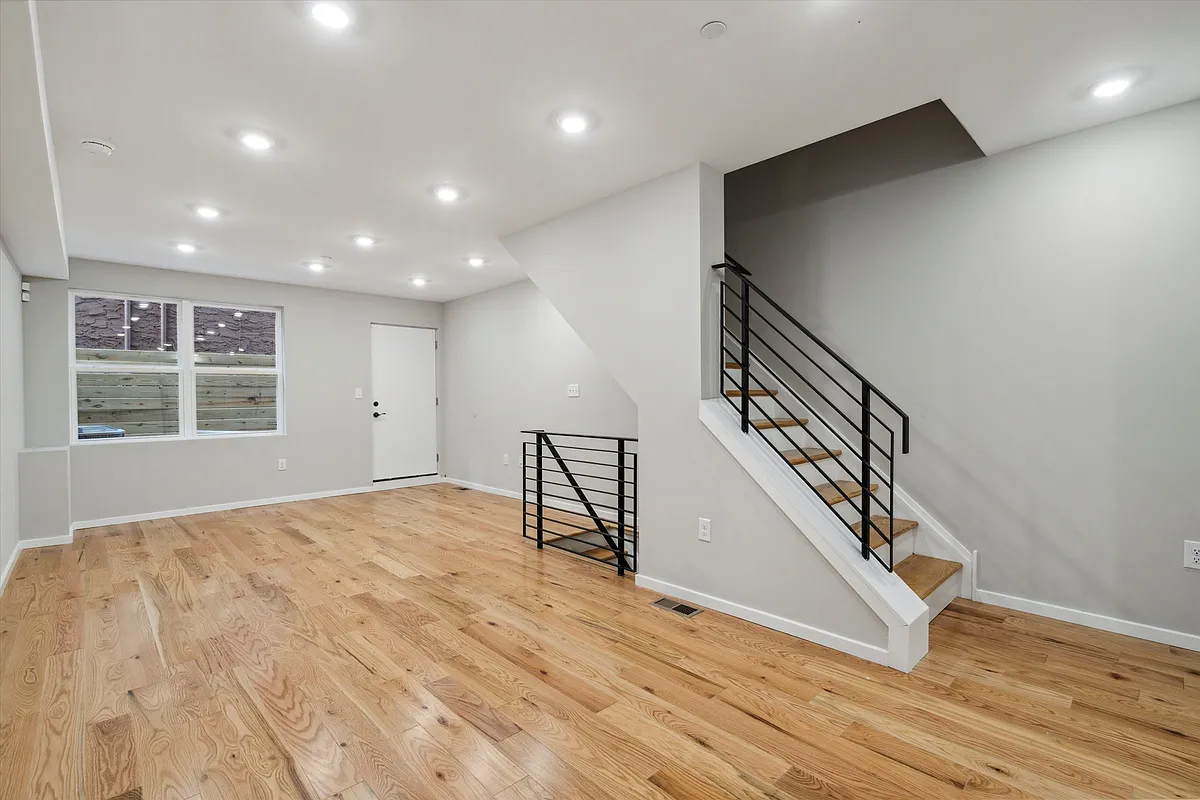 Building Photo - 1705 Seybert St #A