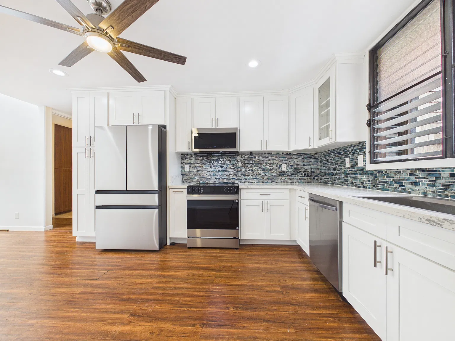 2 bed, 1041 sqft, $3,600 — Photo 2