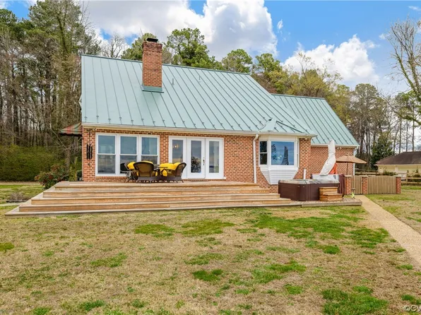 10001 Dalmation Dr, Charles City, VA 23030