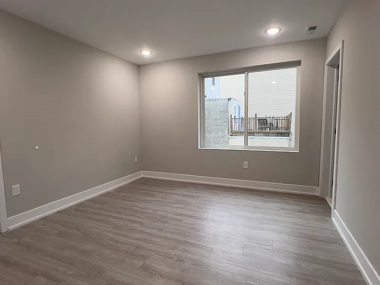 649-1 N 35th St #201 — Photo 9