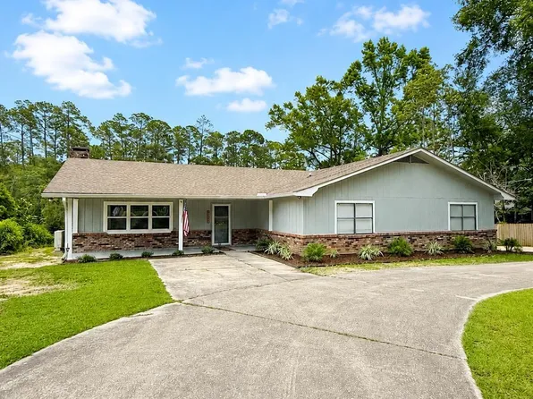 10088 Coleman Ln, Elberta, AL 36530