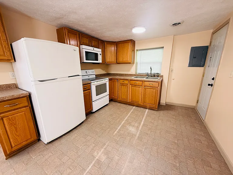 124 W Seminole St #B — Photo 5