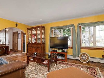 1st image of 731 Woodland Dr