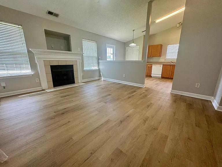 521 River View Dr — Photo 3