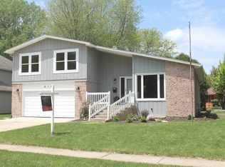 816 Hillandale Dr, Antioch, IL