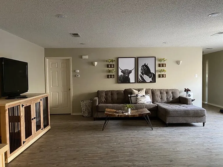 8234 Raleigh Ave — Photo 2