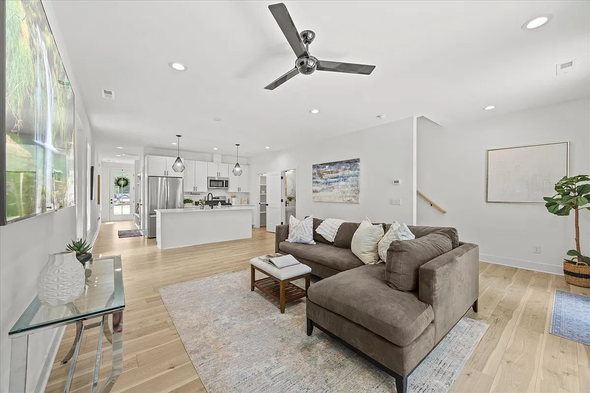 829 Cumberland St — Photo 4